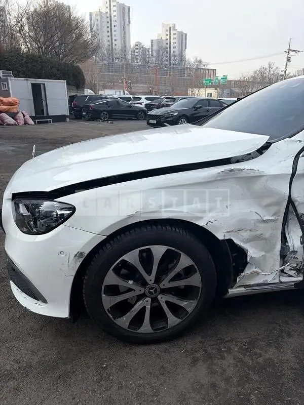 Photo 2 of 25: 2023 Mercedes-Benz E250 — Korean insurance auction
