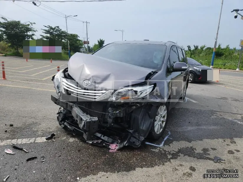 Photo 2 of 14: 2017 Toyota Siena 2WD — Korean insurance auction
