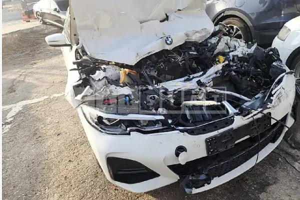 Photo 2 of 16: 2021 BMW 320d, VIN WBA5V5107MFK56512 — Korean insurance auction