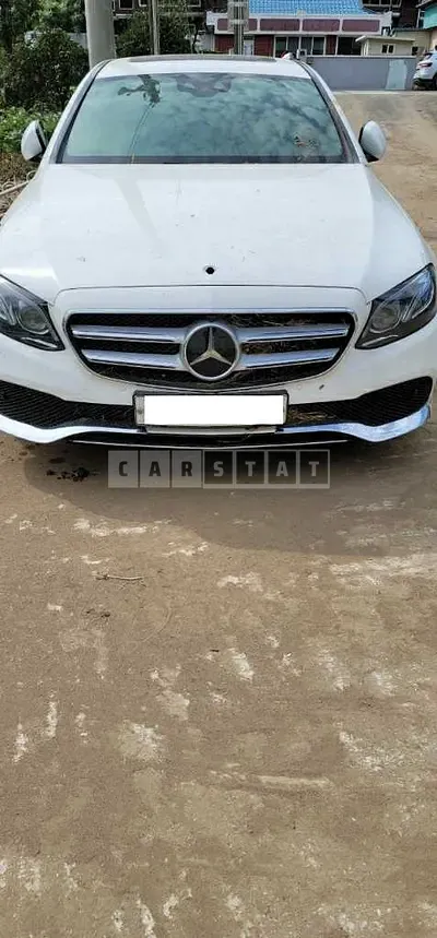 Photo 1 of 18: 2020 Mercedes-Benz E 300, VIN W1KZF4JB1LA814255 — Korean insurance auction