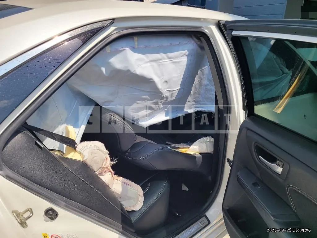 Photo 2 of 8: 2016 Toyota Camry, VIN 4T1BF1FK3HU688162 — Korean insurance auction