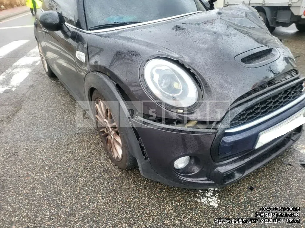 Photo 2 of 4: 2016 MINI Cooper S, VIN WMWXP7101GT878110 — Korean insurance auction