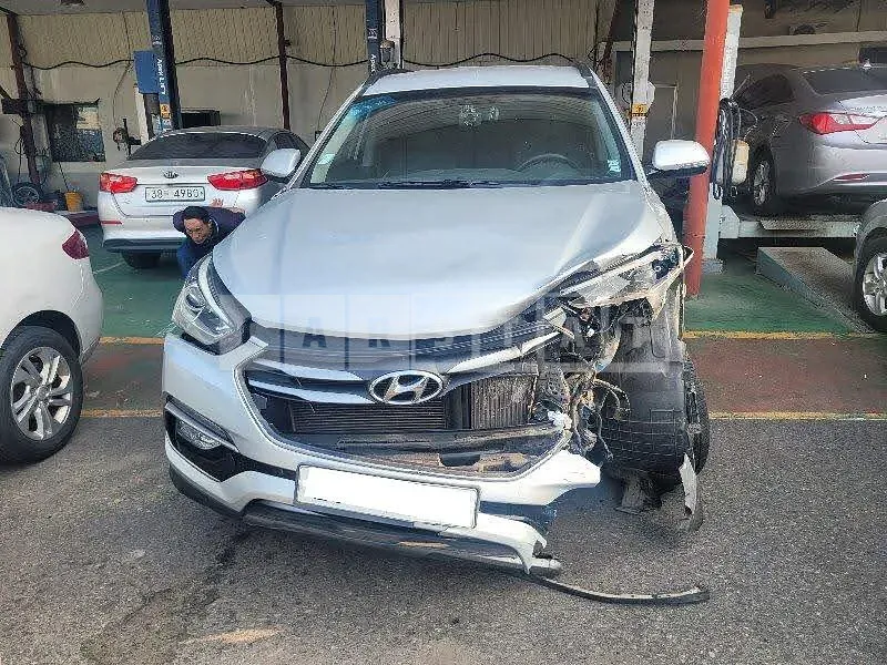 Photo 2 of 45: 2015 Hyundai Santa Fe, VIN KMHSW81XDGU601235 — Korean insurance auction