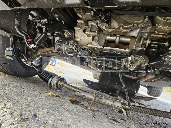 Photo 2 of 10: 2015 Genesis 3.3 — Korean insurance auction