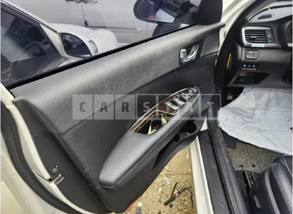 Photo 2 of 22: 2018 Kia K5 — Korean insurance auction