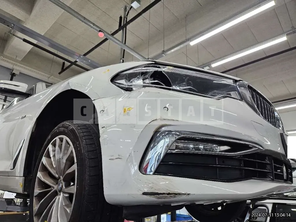 Photo 2 of 13: 2018 BMW 520d — Korean insurance auction