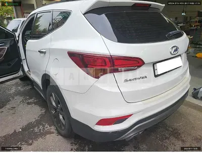 Photo 1 of 13: 2017 Hyundai Santa Fe, VIN KMHSW81XBJU785477 — Korean insurance auction