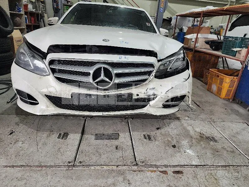 Photo 2 of 29: 2014 Mercedes-Benz E220 CDI — Korean insurance auction