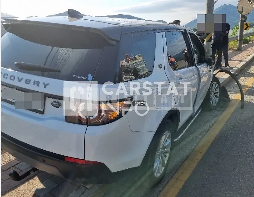 Photo 2 of 5: 2018 Land Rover Discovery Sports 2.0d, VIN SALCA2BN7JH750988 — Korean insurance auction