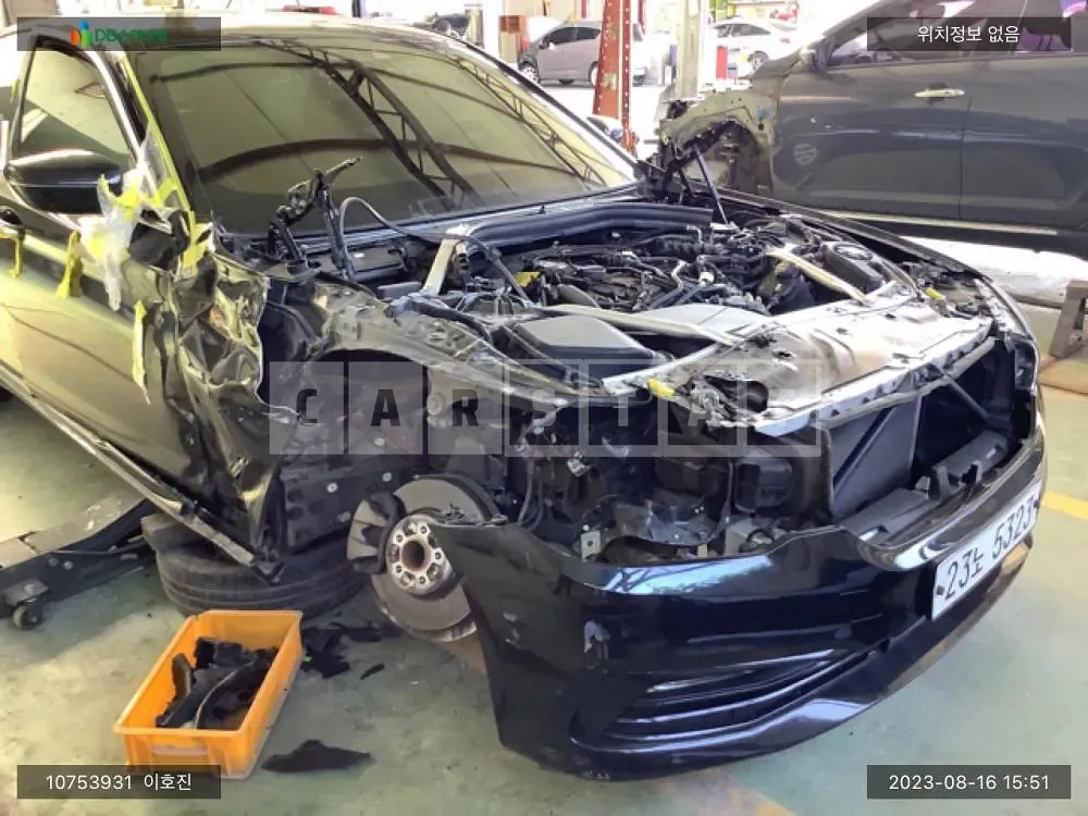 Photo 2 of 36: 2018 BMW 520i, VIN WBAJK7101JBH23237 — Korean insurance auction
