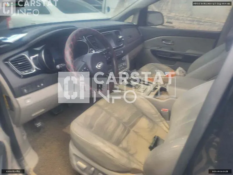 Photo 2 of 6: 2015 Kia Carnival, VIN KNAME81ABFS070035 — Korean insurance auction