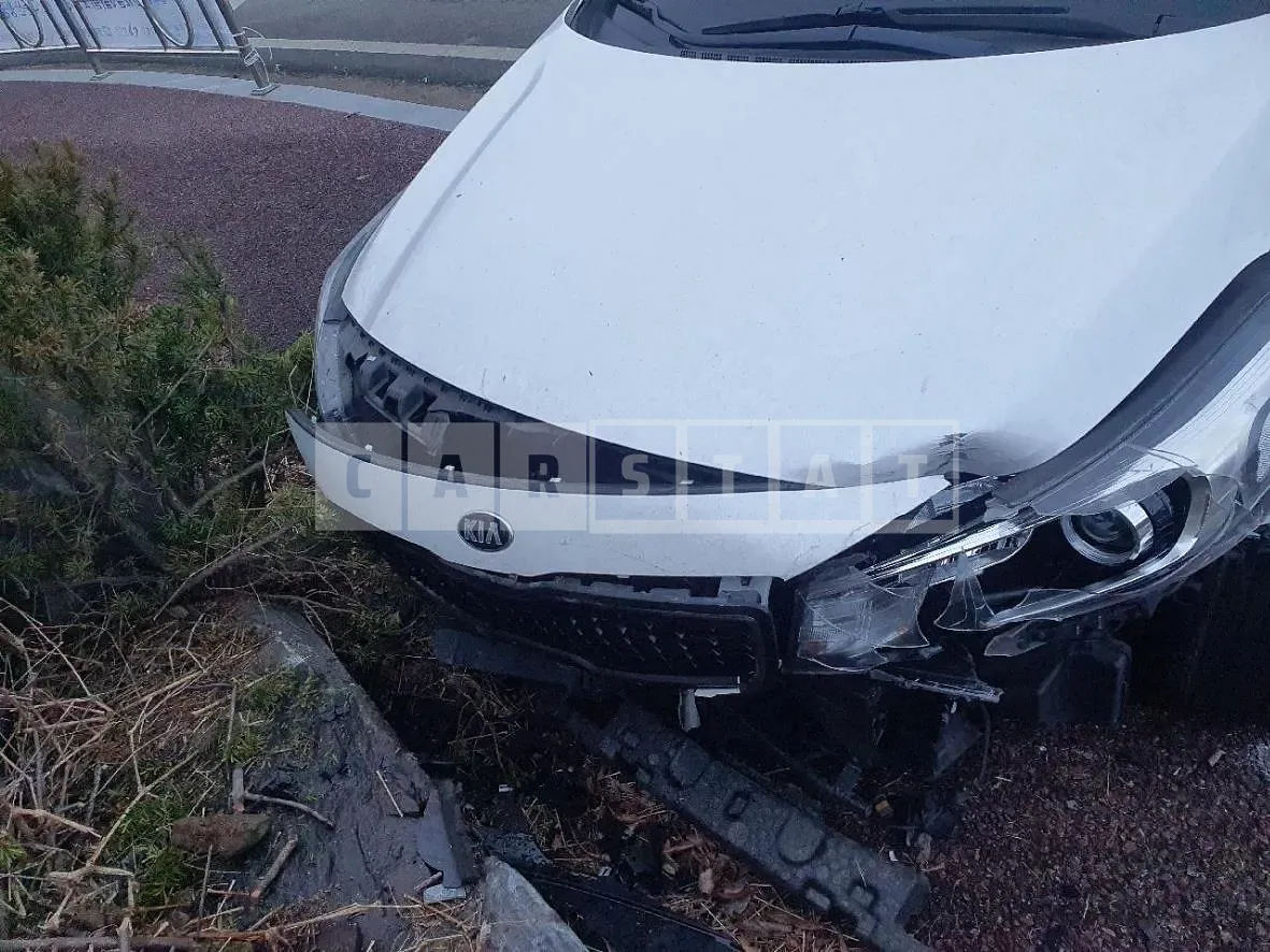 Photo 2 of 6: 2017 Kia K3 1.6 — Korean insurance auction