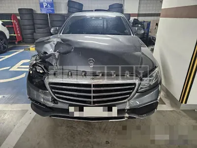 Photo 1 of 35: 2018 Mercedes-Benz E300 4Matic — Korean insurance auction