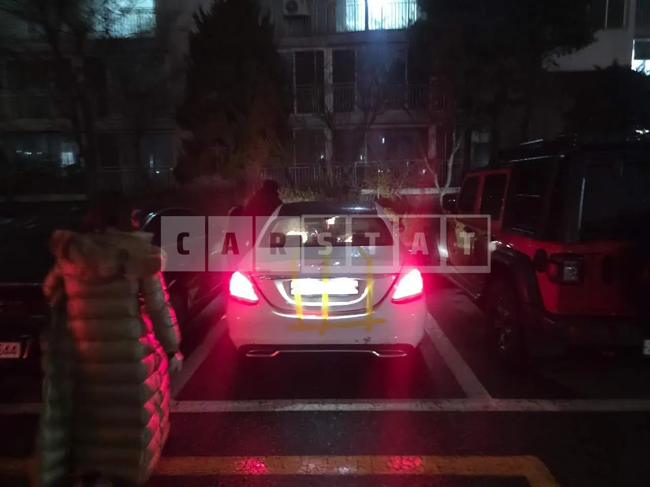 Photo 2 of 13: 2015 Mercedes-Benz C200, VIN WDDWF4CB5GF288611 — Korean insurance auction