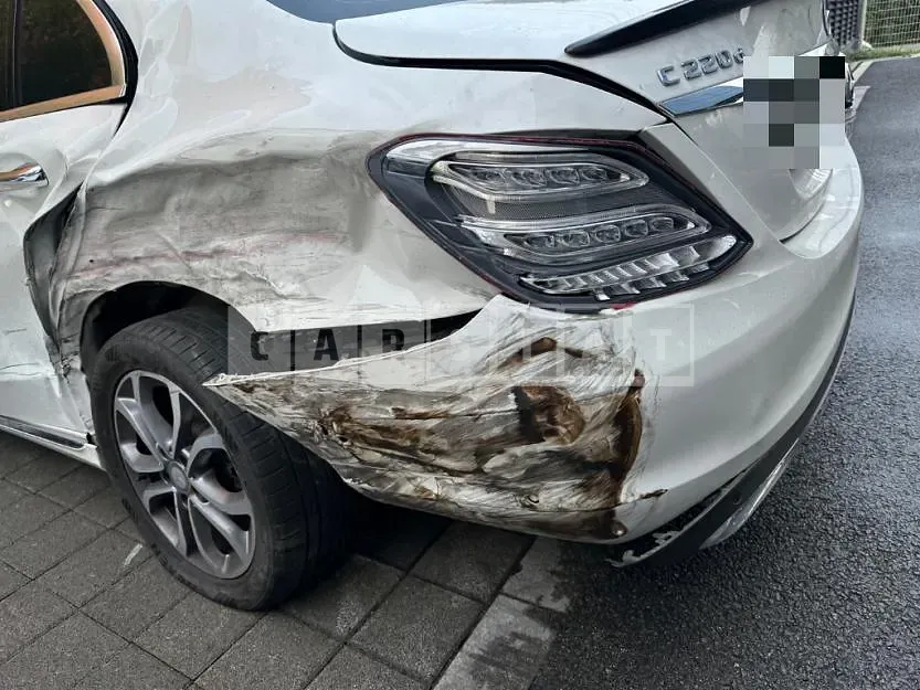 Photo 2 of 18: 2017 Mercedes-Benz C220 d — Korean insurance auction