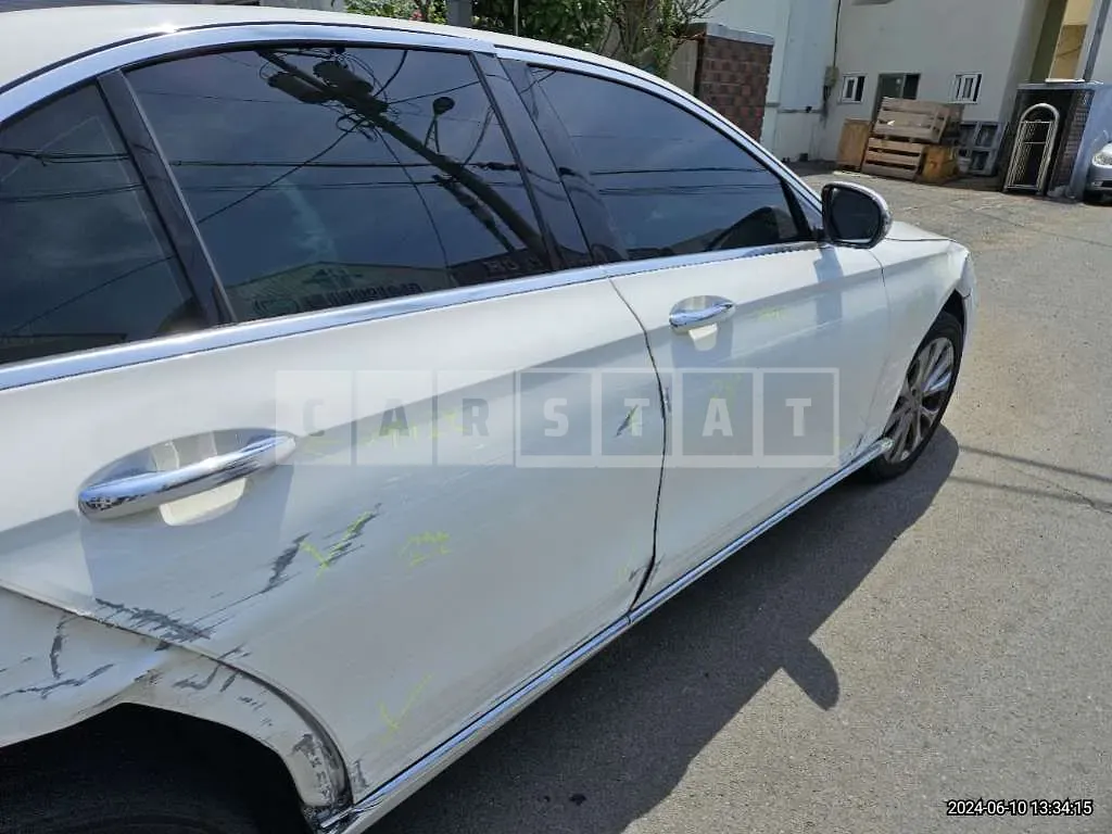 Photo 2 of 29: 2019 Mercedes-Benz E 300 4Matic — Korean insurance auction
