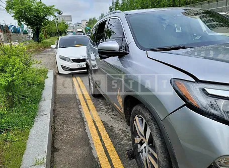 Photo 2 of 34: 2017 Honda Pilot, VIN 5FNYF6850HB200231 — Korean insurance auction