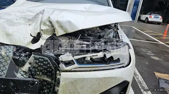 Photo 2 of 38: 2025 BMW iX xDrive50 — Korean insurance auction