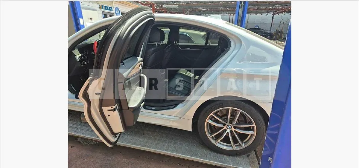 Photo 2 of 16: 2017 BMW 520d xDrive — Korean insurance auction