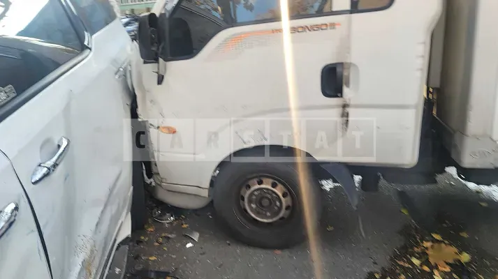 Photo 2 of 16: 2019 Kia Carnival, VIN KNAME81ABKS473833 — Korean insurance auction