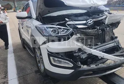 Photo 1 of 4: 2015 Hyundai Santa Fe, VIN KMHSW81UDFU410147 — Korean insurance auction