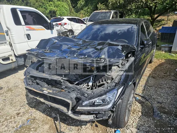 Photo 2 of 13: 2016 Genesis 3.3 — Korean insurance auction