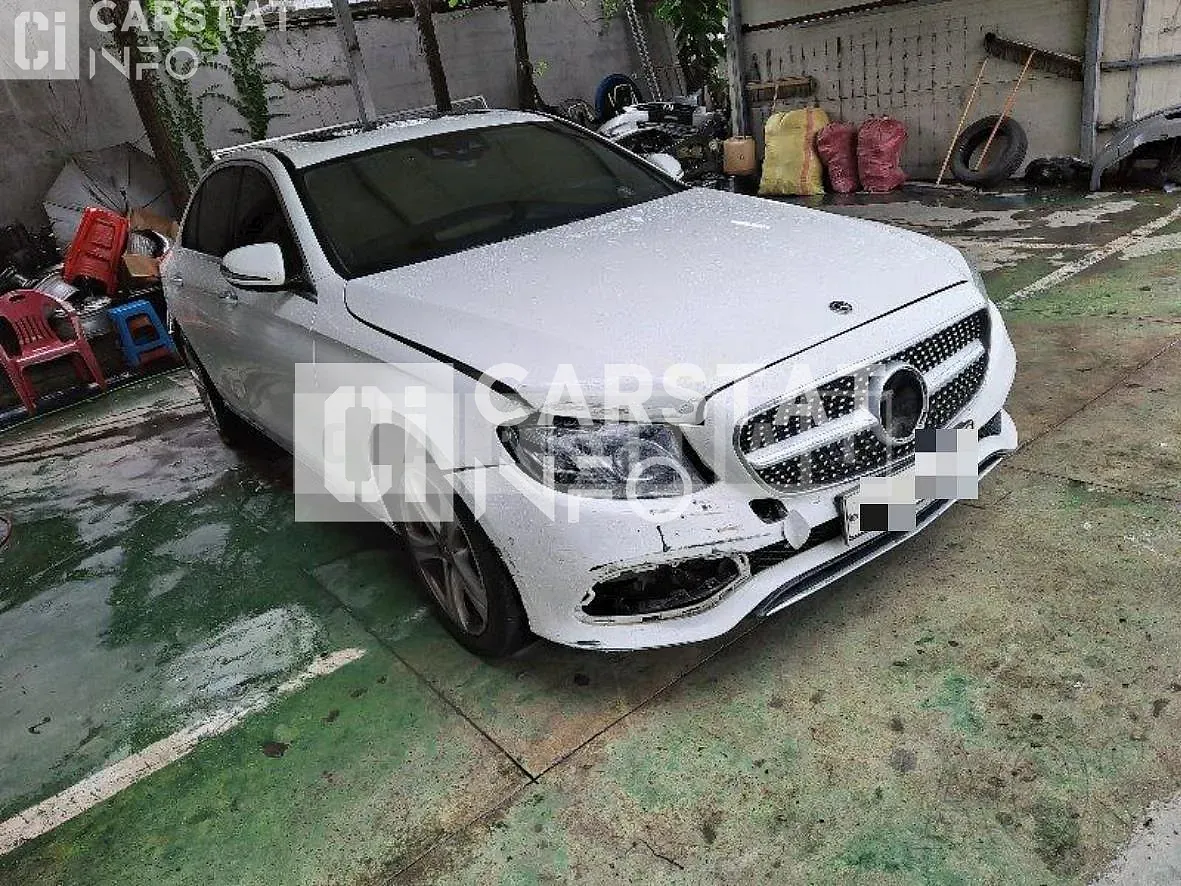 Photo 2 of 18: 2018 Mercedes-Benz E220 d, VIN WDDZF0EB8JA481892 — Korean insurance auction