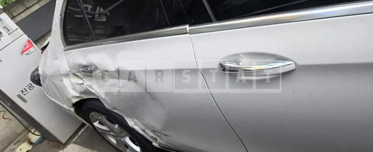 Photo 2 of 13: 2017 Mercedes-Benz E220 d Ex, VIN WDDZF0EB2HA144399 — Korean insurance auction