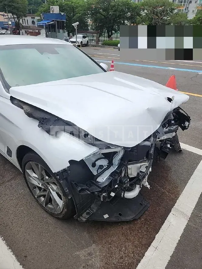 Photo 2 of 18: 2022 Genesis G70 2.0 — Korean insurance auction