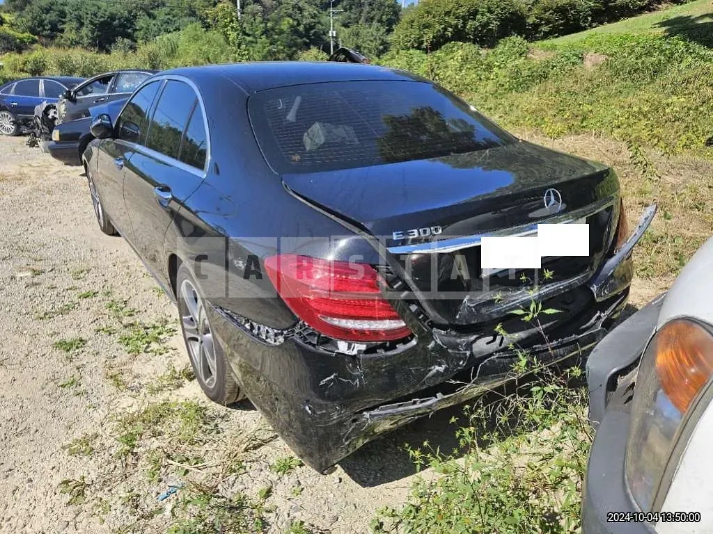Photo 2 of 9: 2017 Mercedes-Benz E300 — Korean insurance auction