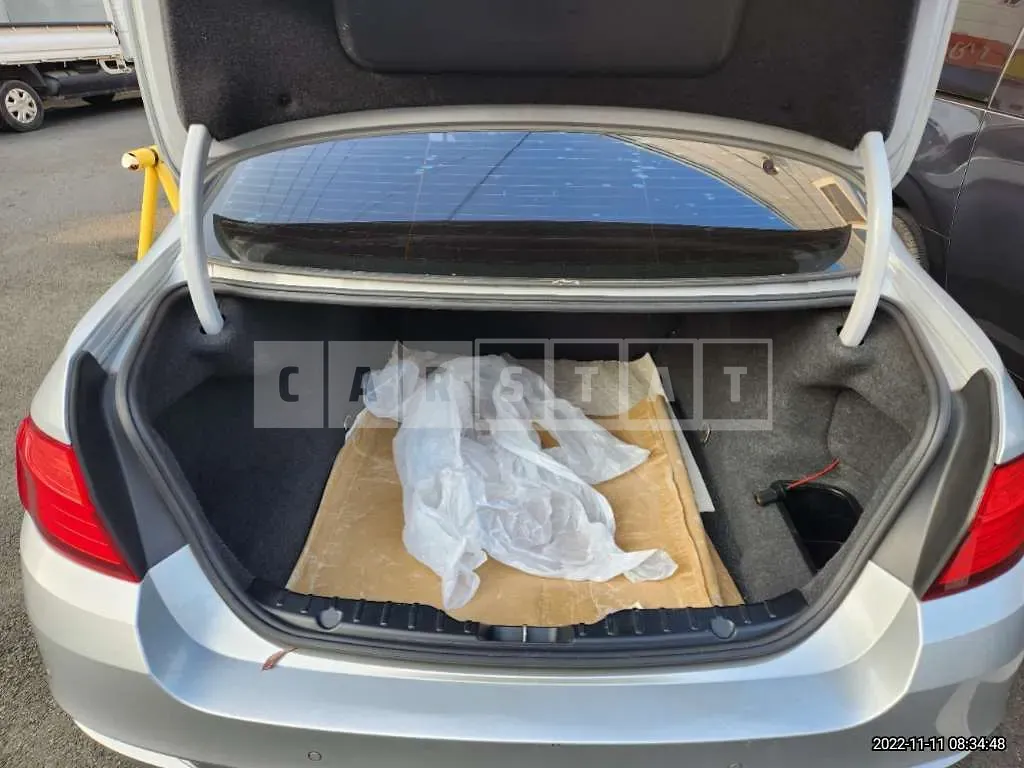 Photo 2 of 13: 2015 BMW 520d, VIN WBA5E5107FG058333 — Korean insurance auction