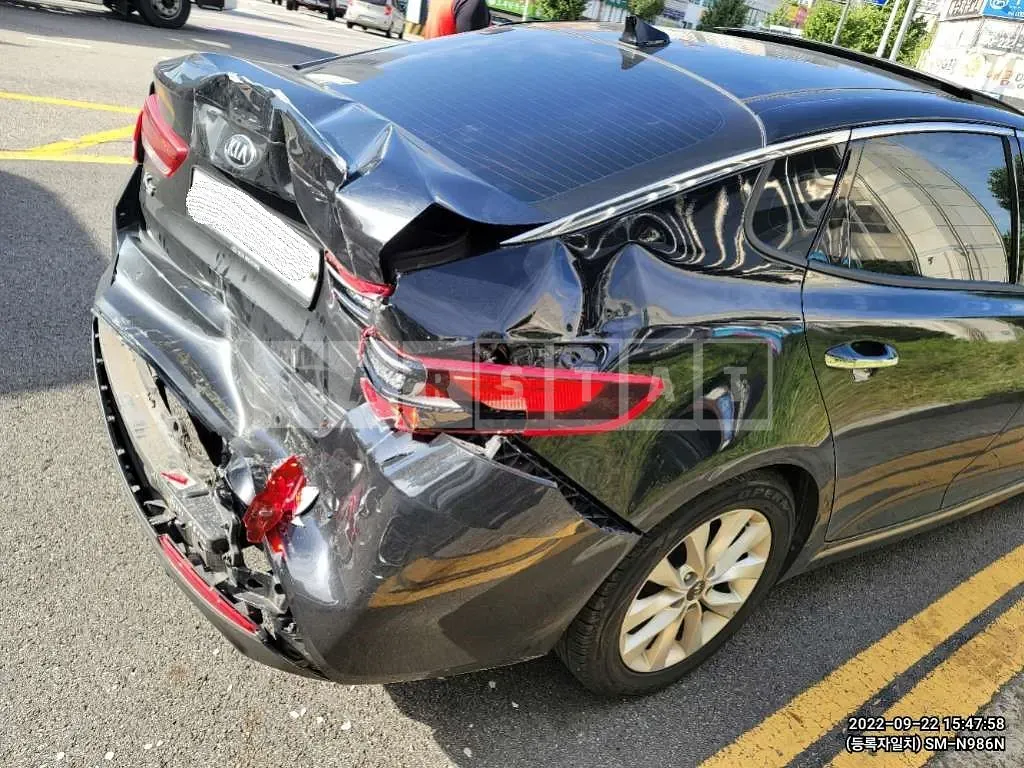 Photo 2 of 6: 2016 Kia K5, VIN KNAGU416BGA066694 — Korean insurance auction