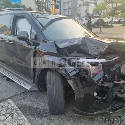 Photo 1 of 12: 2024 Kia Carnival — Korean insurance auction