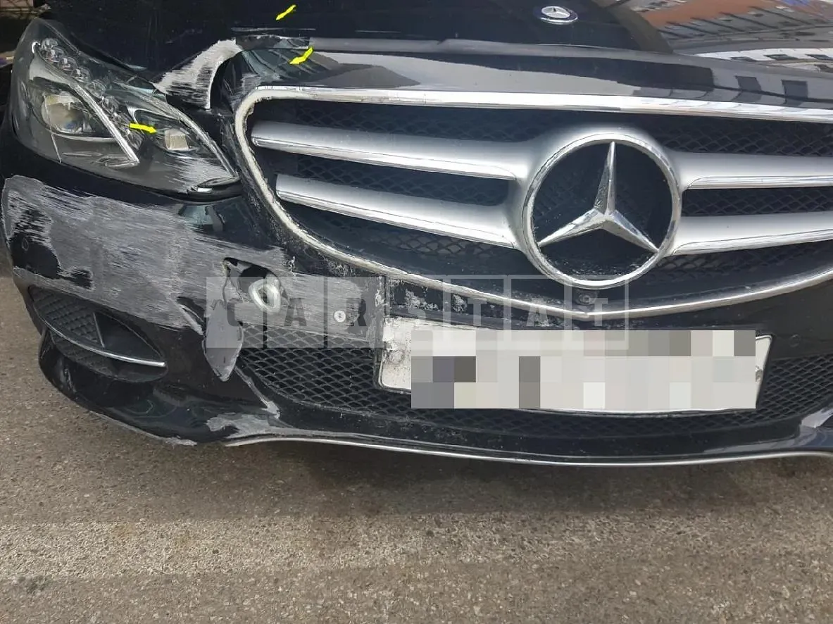 Photo 2 of 17: 2015 Mercedes-Benz E300 4Matic, VIN WDDHF8BB9GB222779 — Korean insurance auction