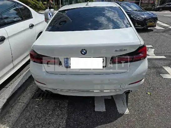 Photo 2 of 10: 2018 BMW 520i — Korean insurance auction