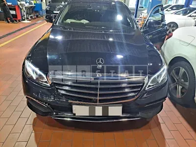 Photo 1 of 25: 2018 Mercedes-Benz E300, VIN WDDZF4JB1JA360425 — Korean insurance auction