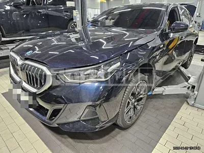 Photo 1 of 27: 2025 BMW 530e — Korean insurance auction