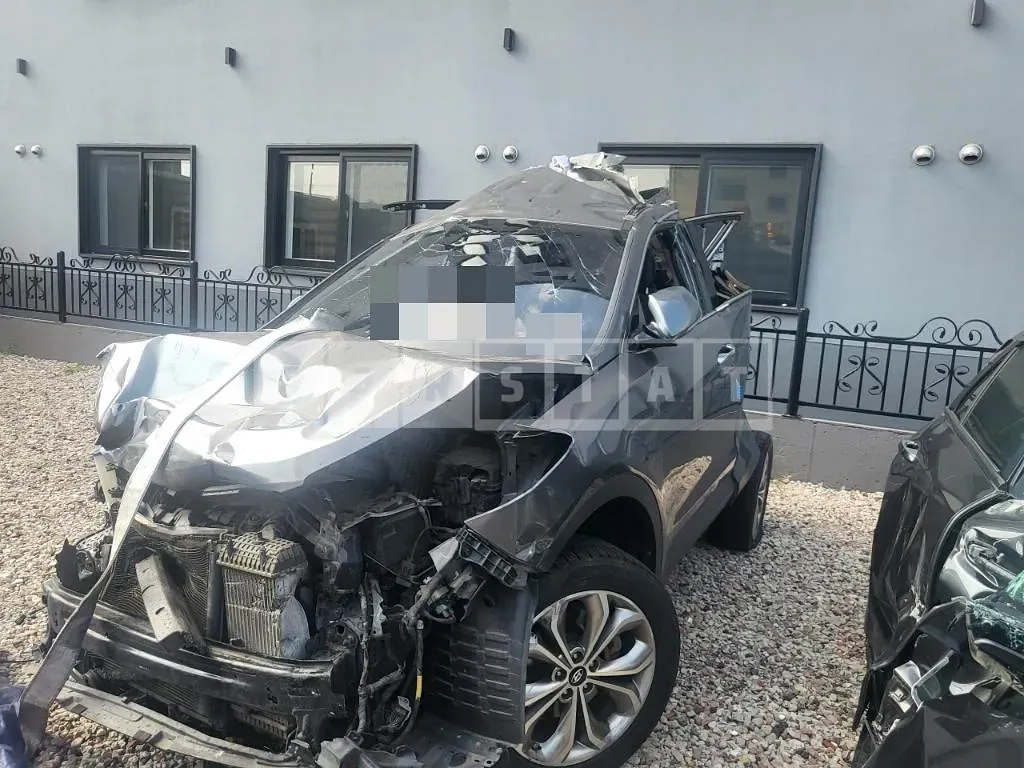 Photo 2 of 9: 2015 Hyundai Santa Fe DM 2.0 4WD, VIN KMHSW81UDFU440788 — Korean insurance auction
