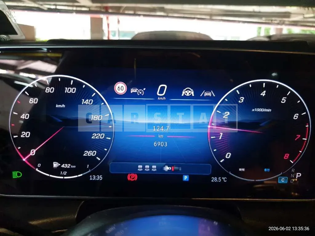 Photo 2 of 18: 2025 Mercedes-Benz GLC 300 4Matic — Korean insurance auction