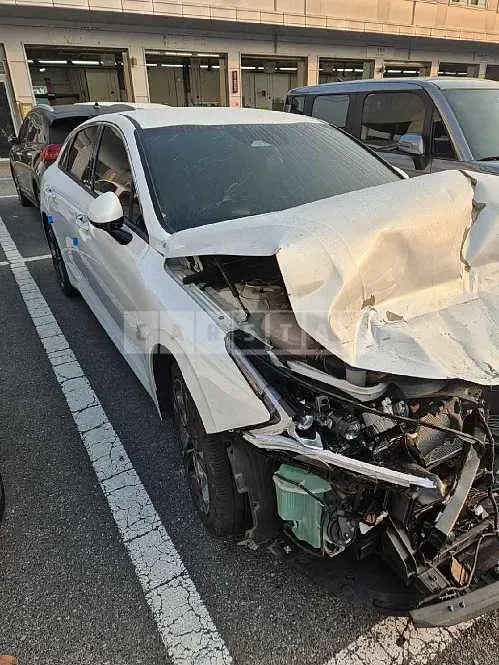 Photo 2 of 21: 2023 Kia K5 — Korean insurance auction