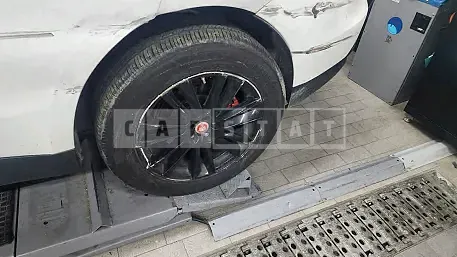 Photo 2 of 27: 2019 Jaguar F-Pace 20d AWD, VIN SADCA2BN1KA354836 — Korean insurance auction