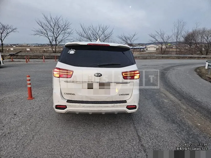 Photo 2 of 40: 2018 Kia Carnival Limousine — Korean insurance auction