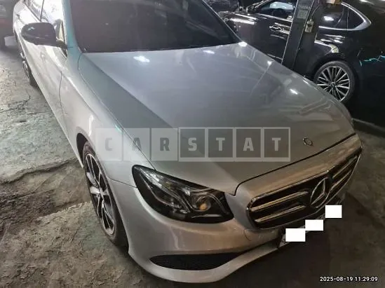 Photo 2 of 23: 2017 Mercedes-Benz E 300 — Korean insurance auction