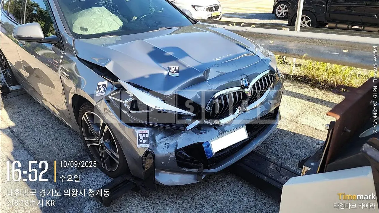 Photo 2 of 32: 2023 BMW 120i, VIN WBA7L7100P7M69729 — Korean insurance auction