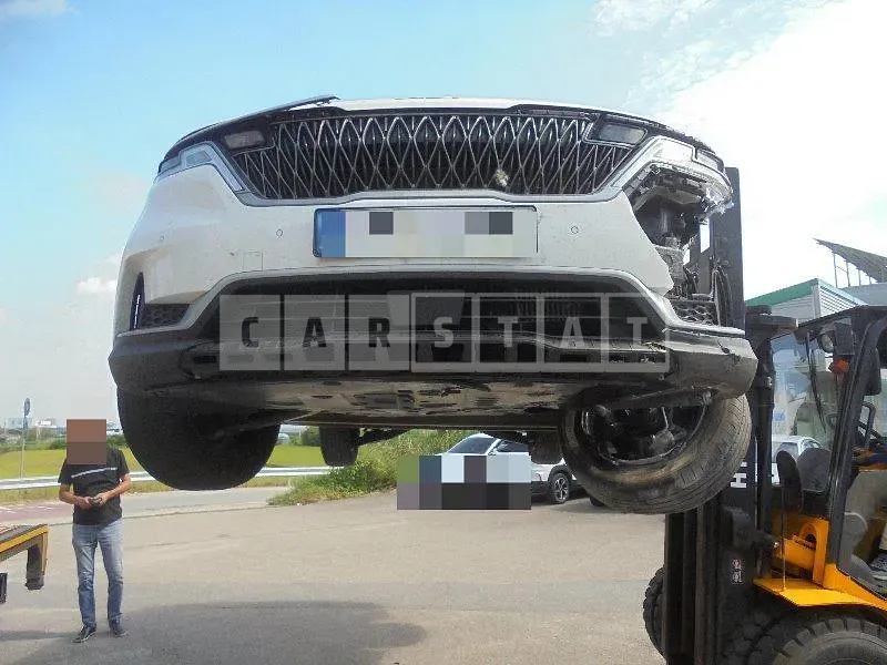Photo 2 of 22: 2023 Kia Carnivals — Korean insurance auction