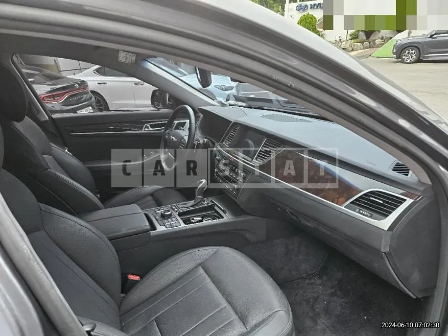 Photo 2 of 12: 2016 Genesis 3.3 — Korean insurance auction