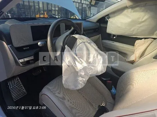 Photo 2 of 30: 2023 Hyundai IONIQ 5, VIN KMHKR81FPPU131311 — Korean insurance auction