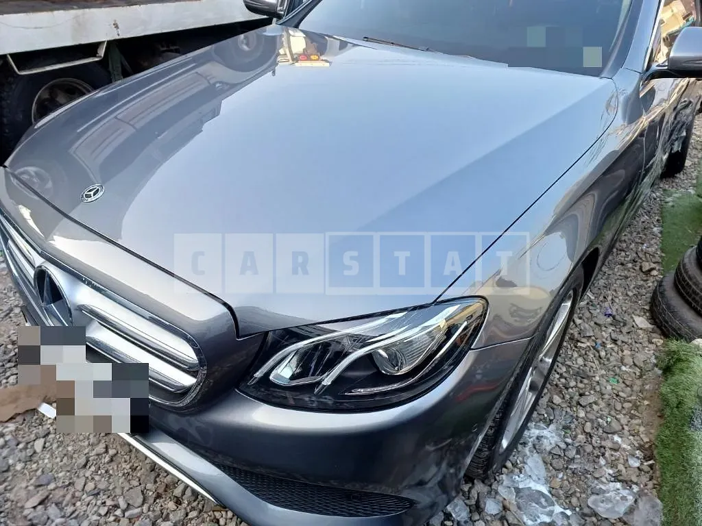 Photo 2 of 11: 2017 Mercedes-Benz E200, VIN WDDZF4CB9JA302530 — Korean insurance auction