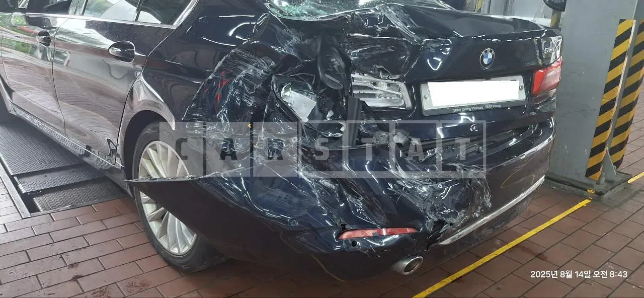 Photo 2 of 6: 2019 BMW 520d, VIN WBAJF3100LWW64445 — Korean insurance auction