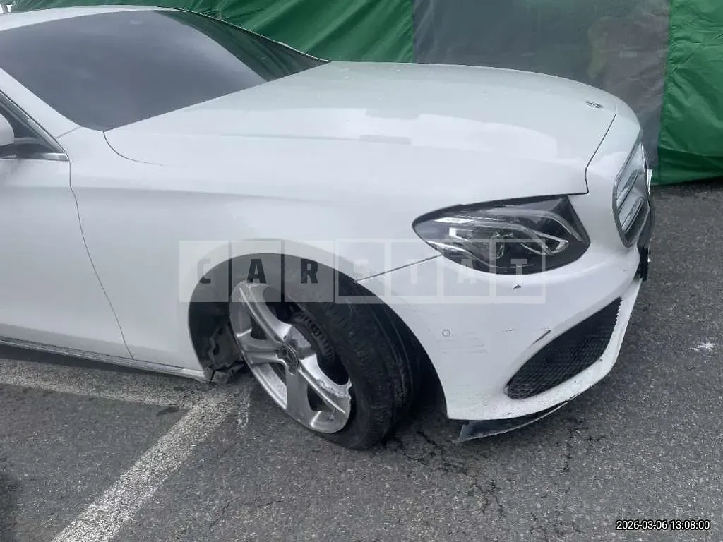Photo 2 of 10: 2018 Mercedes-Benz E200 — Korean insurance auction